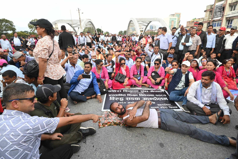 राहत शिक्षकहरूको चेतावनी- शिक्षक महासंघले खेल खेल्यो, महासंघविरुद्ध संघर्ष गर्छौं